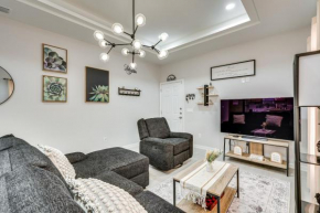 4 Mi to Dtwn Modern Apartment in Edinburg!